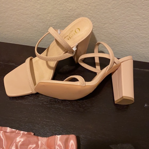 Heels - Picture 3 of 3